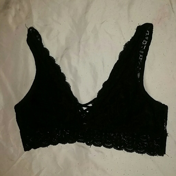 WHITE & BLACK BRALETTES. - Picture 3 of 6